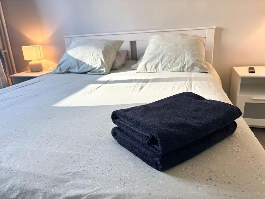 Appartement Confort Avec Balcon - Champigny Exteriör bild