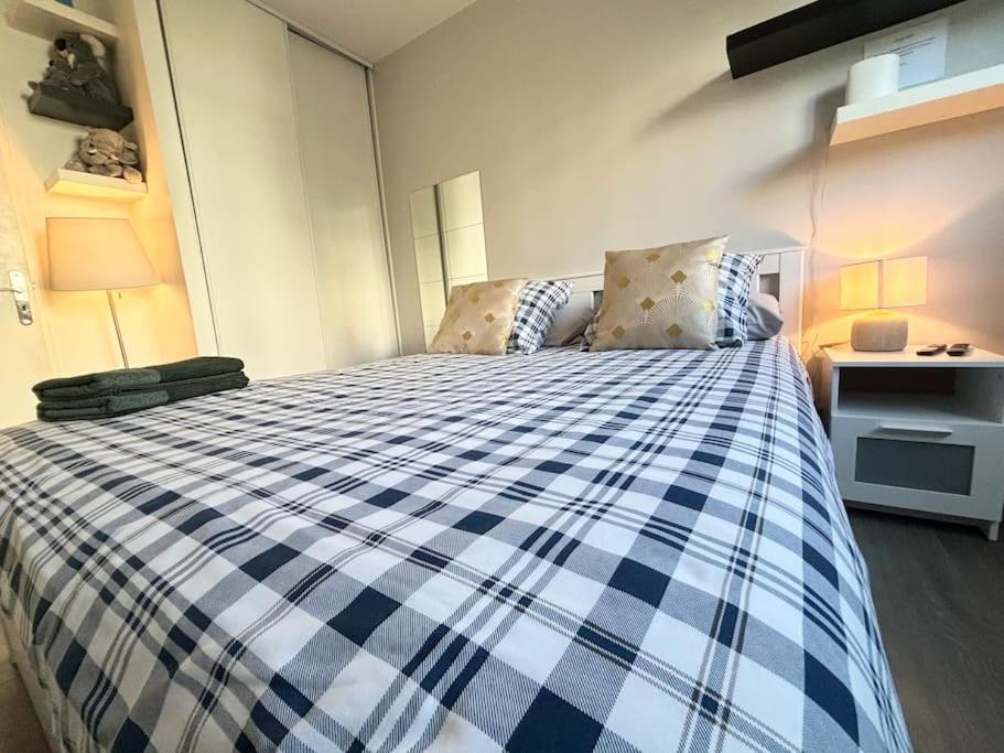 Appartement Confort Avec Balcon - Champigny Exteriör bild