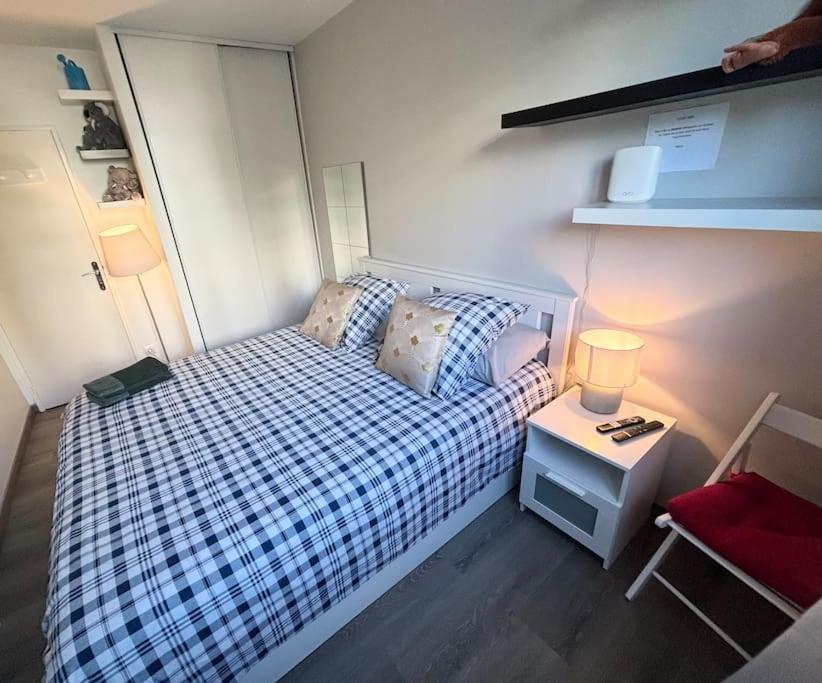 Appartement Confort Avec Balcon - Champigny Exteriör bild
