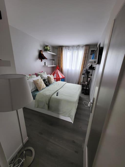 Appartement Confort Avec Balcon - Champigny Exteriör bild